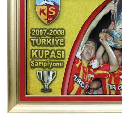 e38 EL İŞÇİLİĞİ KAYSERİSPOR 2007-2008 ZİRAAT KUPASI KAĞIT RÖLYEF TABLO 83*63 cm - 5849 - 2